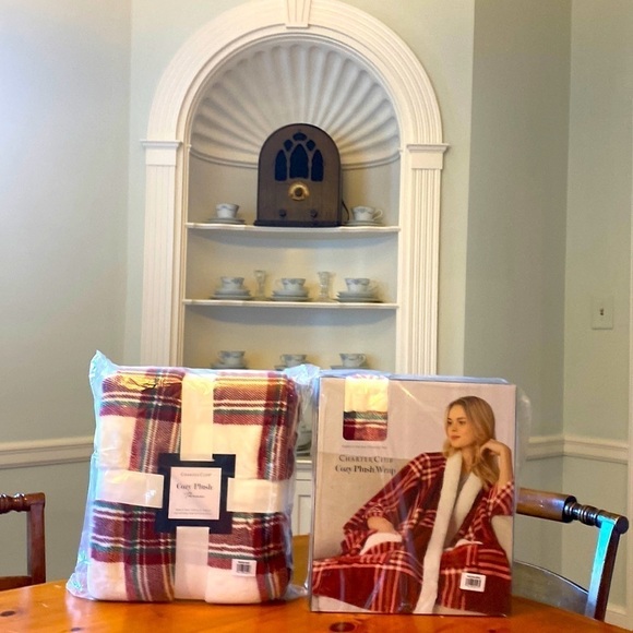 Red Green Plaid Plush Cape Coat with Deep Pockets NEW ! - Picture 7 of 11